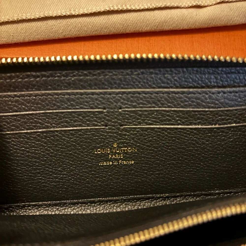 LOUIS VUITTON Clemence Wallet (Black) - Picture 6 of 7